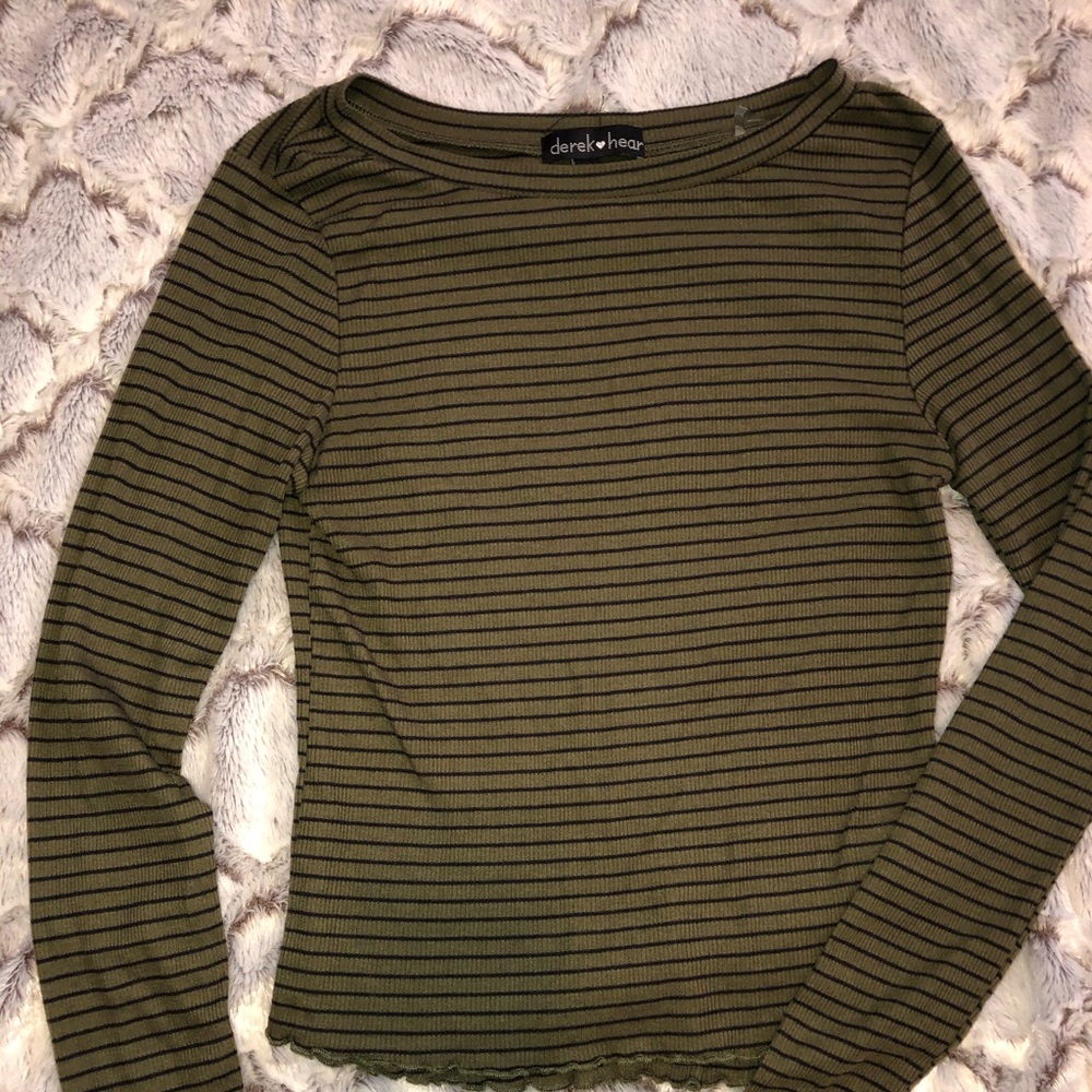 Juniors small Derek Heart long sleeve crop top